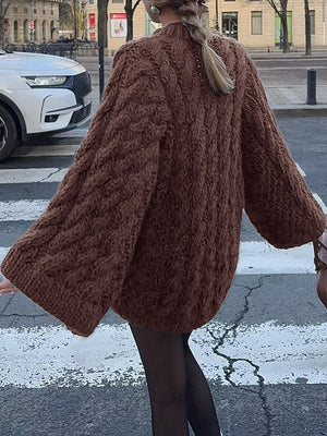 Lässiger, langärmeliger Strickpullover für den Resortbereich