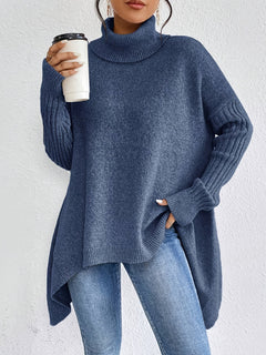 Gemütlicher, grob gestrickter Pullover mit überschnittenen Schultern und hohem Kragen
